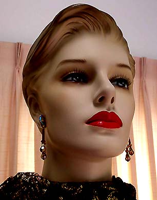 a beautiful VINTAGE COSTUME ESTATE ANTIQUE JEWELRY EARRINGS unsigned