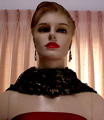 a beautiful VINTAGE COSTUME ESTATE ANTIQUE JEWELRY EARRINGS unsigned