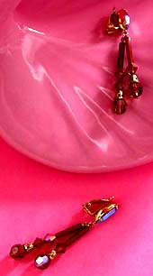 a beautiful VINTAGE COSTUME ESTATE ANTIQUE JEWELRY EARRINGS unsigned