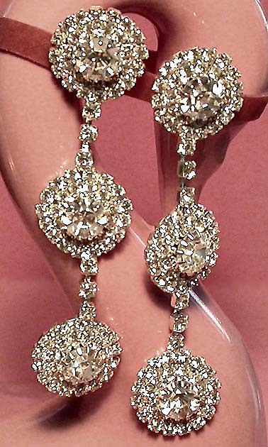 a beautiful VINTAGE COSTUME ESTATE ANTIQUE JEWELRY EARRINGS unsigned