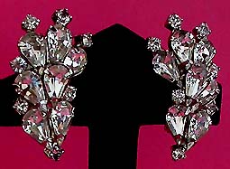 a beautiful VINTAGE COSTUME ESTATE ANTIQUE JEWELRY EARRINGS unsigned