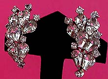 a beautiful VINTAGE COSTUME ESTATE ANTIQUE JEWELRY EARRINGS unsigned