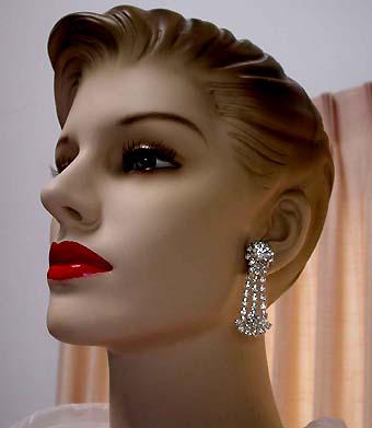 a beautiful VINTAGE COSTUME ESTATE ANTIQUE JEWELRY EARRINGS unsigned