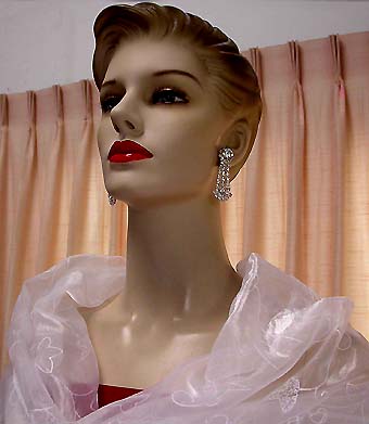 a beautiful VINTAGE COSTUME ESTATE ANTIQUE JEWELRY EARRINGS unsigned