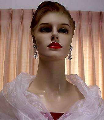 a beautiful VINTAGE COSTUME ESTATE ANTIQUE JEWELRY EARRINGS unsigned