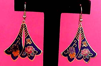 a beautiful VINTAGE COSTUME ESTATE ANTIQUE JEWELRY EARRINGS unsigned