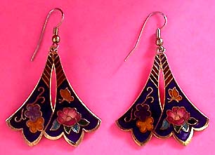 a beautiful VINTAGE COSTUME ESTATE ANTIQUE JEWELRY EARRINGS unsigned