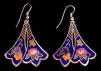a beautiful VINTAGE COSTUME ESTATE ANTIQUE JEWELRY EARRINGS unsigned