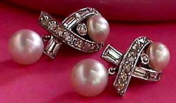 a beautiful VINTAGE COSTUME ESTATE ANTIQUE JEWELRY EARRINGS unsigned