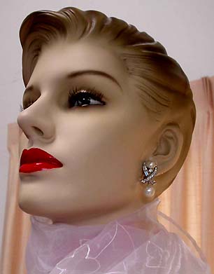 a beautiful VINTAGE COSTUME ESTATE ANTIQUE JEWELRY EARRINGS unsigned