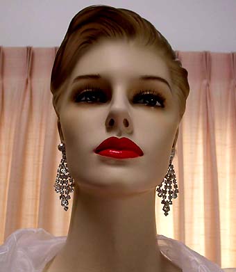 a beautiful VINTAGE COSTUME ESTATE ANTIQUE JEWELRY EARRINGS unsigned