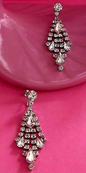 a beautiful VINTAGE COSTUME ESTATE ANTIQUE JEWELRY EARRINGS unsigned