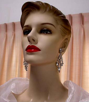 a beautiful VINTAGE COSTUME ESTATE ANTIQUE JEWELRY EARRINGS unsigned