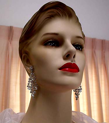 a beautiful VINTAGE COSTUME ESTATE ANTIQUE JEWELRY EARRINGS unsigned