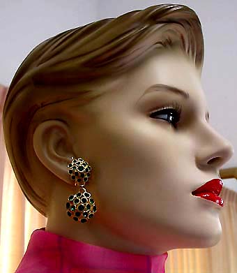 a beautiful VINTAGE COSTUME ESTATE ANTIQUE JEWELRY EARRINGS unsigned