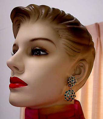a beautiful VINTAGE COSTUME ESTATE ANTIQUE JEWELRY EARRINGS unsigned