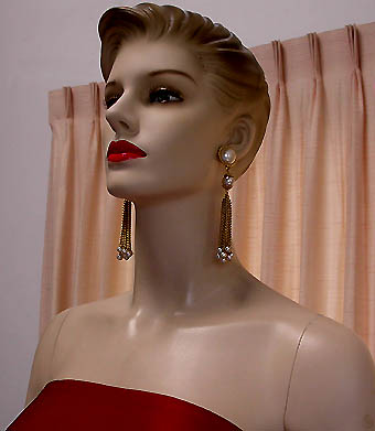 a beautiful VINTAGE COSTUME ESTATE ANTIQUE JEWELRY EARRINGS unsigned