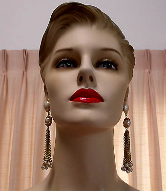 a beautiful VINTAGE COSTUME ESTATE ANTIQUE JEWELRY EARRINGS unsigned