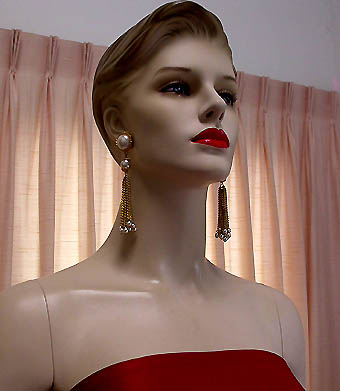 a beautiful VINTAGE COSTUME ESTATE ANTIQUE JEWELRY EARRINGS unsigned