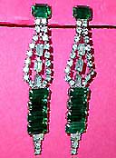 a beautiful vintage costume jewelry necklace Unsigned