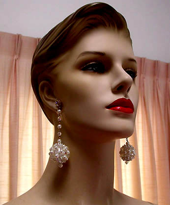 a beautiful VINTAGE COSTUME ESTATE ANTIQUE JEWELRY EARRINGS unsigned