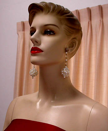 a beautiful VINTAGE COSTUME ESTATE ANTIQUE JEWELRY EARRINGS unsigned