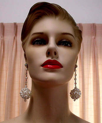 a beautiful VINTAGE COSTUME ESTATE ANTIQUE JEWELRY EARRINGS unsigned