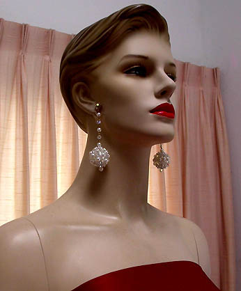 a beautiful VINTAGE COSTUME ESTATE ANTIQUE JEWELRY EARRINGS unsigned