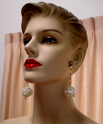 a beautiful VINTAGE COSTUME ESTATE ANTIQUE JEWELRY EARRINGS unsigned