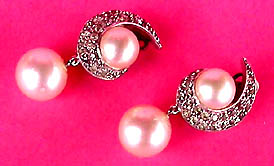 a beautiful VINTAGE COSTUME ESTATE ANTIQUE JEWELRY EARRINGS unsigned