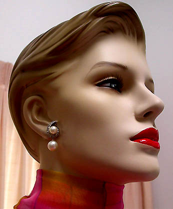a beautiful VINTAGE COSTUME ESTATE ANTIQUE JEWELRY EARRINGS unsigned