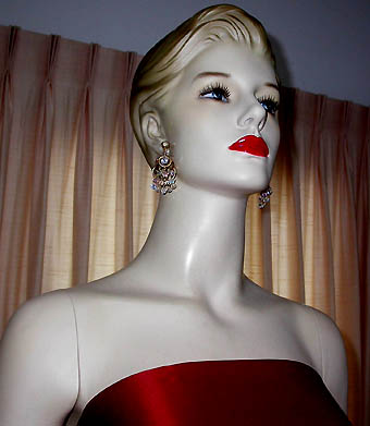 a beautiful VINTAGE COSTUME ESTATE ANTIQUE JEWELRY EARRINGS unsigned