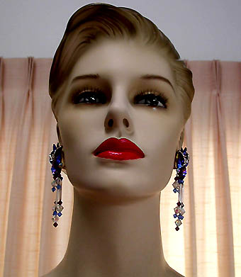 a beautiful VINTAGE COSTUME ESTATE ANTIQUE JEWELRY EARRINGS unsigned