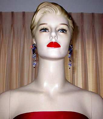 a beautiful VINTAGE COSTUME ESTATE ANTIQUE JEWELRY EARRINGS unsigned