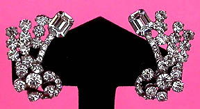 a beautiful VINTAGE COSTUME ESTATE ANTIQUE JEWELRY EARRINGS unsigned