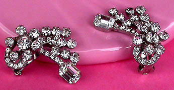 a beautiful VINTAGE COSTUME ESTATE ANTIQUE JEWELRY EARRINGS unsigned