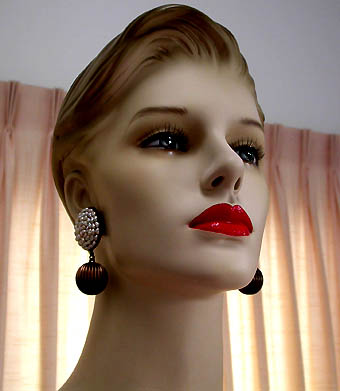 a beautiful VINTAGE COSTUME ESTATE ANTIQUE JEWELRY EARRINGS unsigned