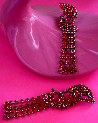 a beautiful VINTAGE COSTUME ESTATE ANTIQUE JEWELRY EARRINGS unsigned