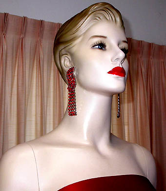a beautiful VINTAGE COSTUME ESTATE ANTIQUE JEWELRY EARRINGS unsigned