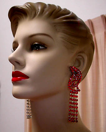 a beautiful VINTAGE COSTUME ESTATE ANTIQUE JEWELRY EARRINGS unsigned