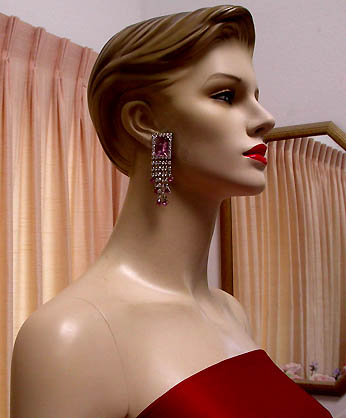 a beautiful VINTAGE COSTUME ESTATE ANTIQUE JEWELRY EARRINGS unsigned