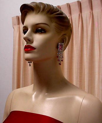 a beautiful VINTAGE COSTUME ESTATE ANTIQUE JEWELRY EARRINGS unsigned
