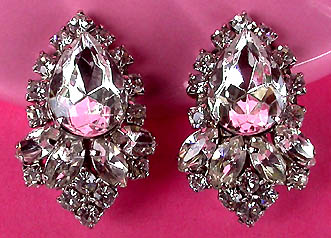 a beautiful VINTAGE COSTUME ESTATE ANTIQUE JEWELRY EARRINGS unsigned