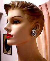 a beautiful VINTAGE COSTUME ESTATE ANTIQUE JEWELRY EARRINGS unsigned