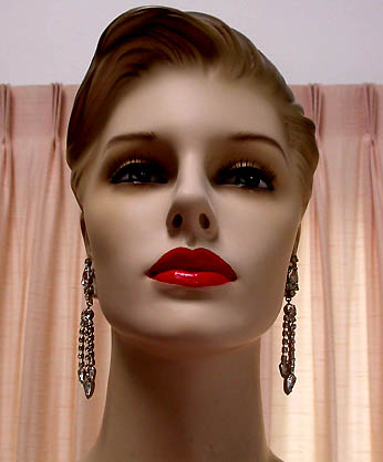 a beautiful VINTAGE COSTUME ESTATE ANTIQUE JEWELRY EARRINGS unsigned