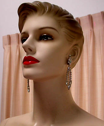 a beautiful VINTAGE COSTUME ESTATE ANTIQUE JEWELRY EARRINGS unsigned