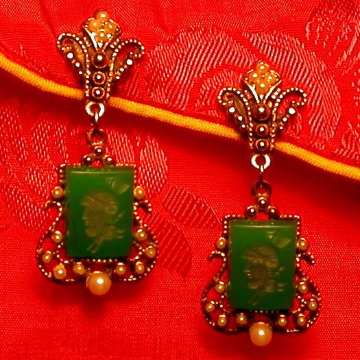 a beautiful VINTAGE COSTUME ESTATE ANTIQUE JEWELRY EARRINGS unsigned