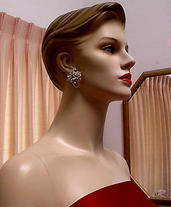a beautiful VINTAGE COSTUME ESTATE ANTIQUE JEWELRY EARRINGS unsigned