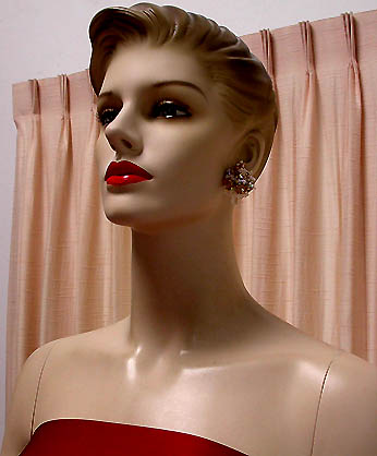 a beautiful VINTAGE COSTUME ESTATE ANTIQUE JEWELRY EARRINGS unsigned