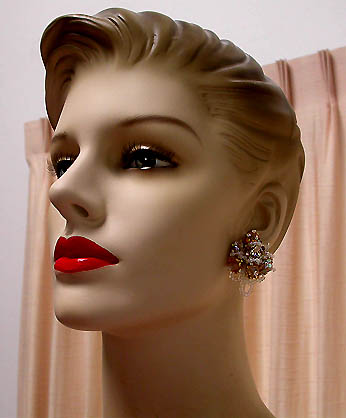 a beautiful VINTAGE COSTUME ESTATE ANTIQUE JEWELRY EARRINGS unsigned